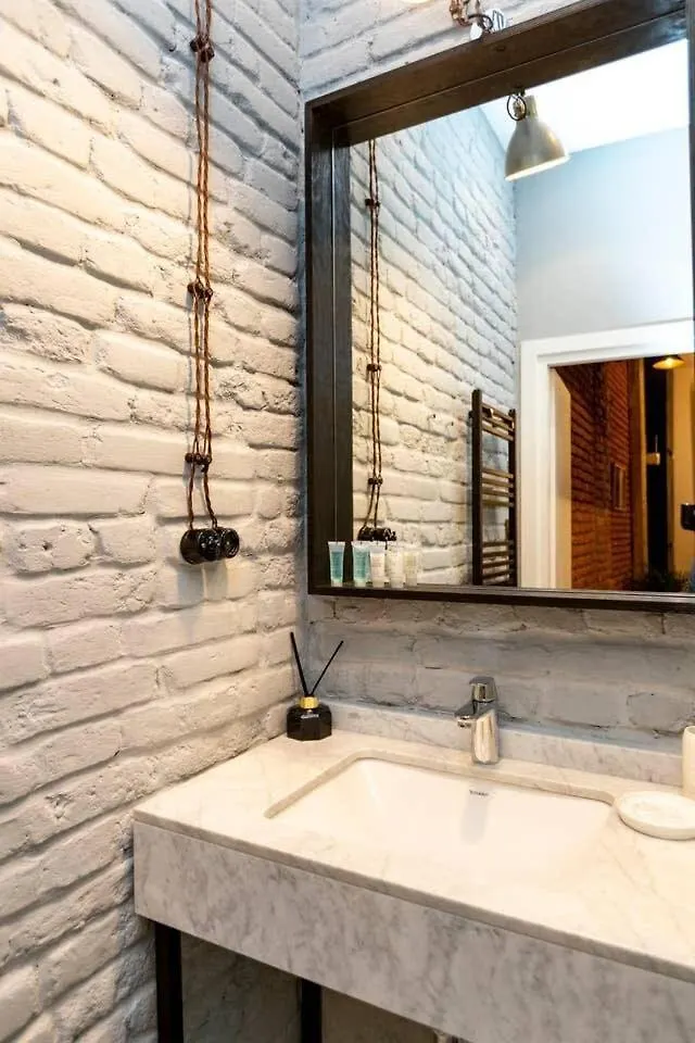 Casa vacanze Stylish 1Br Apt Close To Rustaveli Avenue Tbilisi